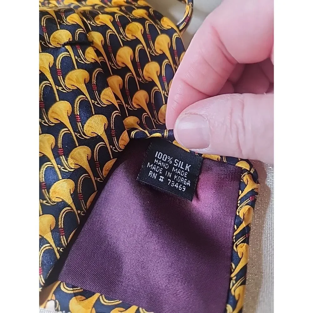 Men’s Vintage 1994 Looney Toons Mania Gold Neck Tie